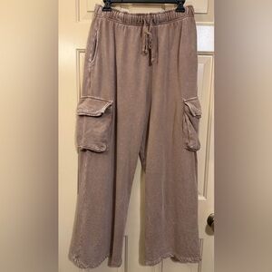 Easel Los Angeles Cargo Wide Leg 100% Cotton Pants in Taupe